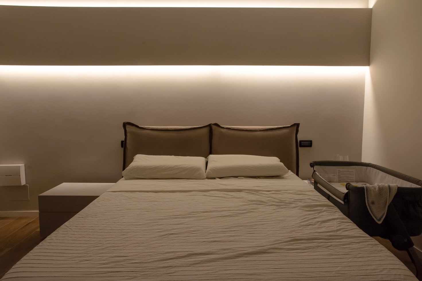 Camera da letto e barre a LED